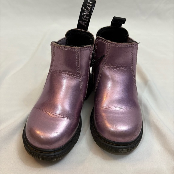 Dr Martens Junior 2976 Metallic Chelsea Boots in Pink Lavender Glitter Gussets - Picture 2 of 8